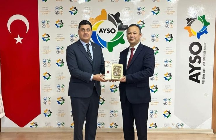 Aksüt İncir, Kırgızistan Büyükelçisi Ruslan Kazakbaev’e Takdim Edildi